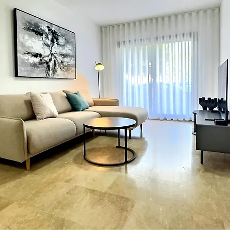 Marina Magic Two Bedroom, Two-bathroom Steps From Duquesa Harbour And The Manilva