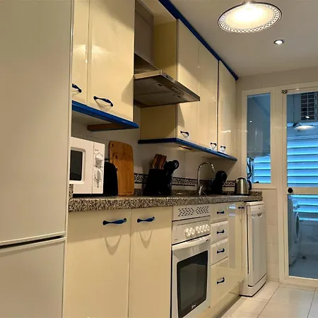 Апартаменты Marina Magic Two Bedroom, Two-bathroom Steps From Duquesa Harbour And The