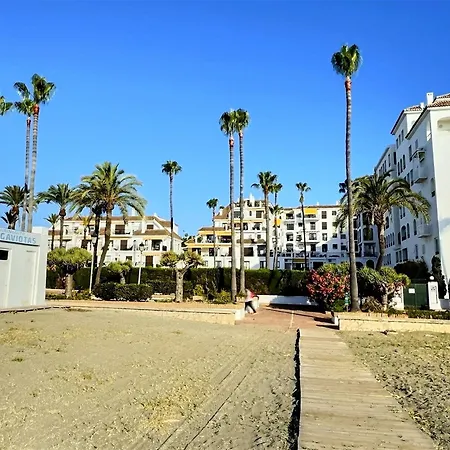 Апартаменты Marina Magic Two Bedroom, Two-bathroom Steps From Duquesa Harbour And The Манилва