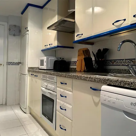 Marina Magic Two Bedroom, Two-bathroom Steps From Duquesa Harbour And The *