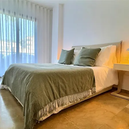 Marina Magic Two Bedroom, Two-bathroom Steps From Duquesa Harbour And The Apartment *
