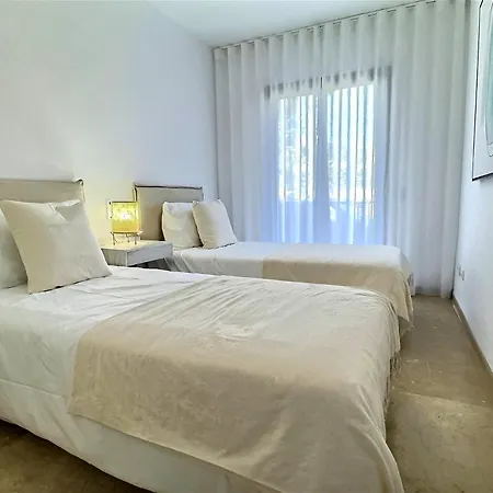 Marina Magic Two Bedroom, Two-bathroom Steps From Duquesa Harbour And The Апартаменты *